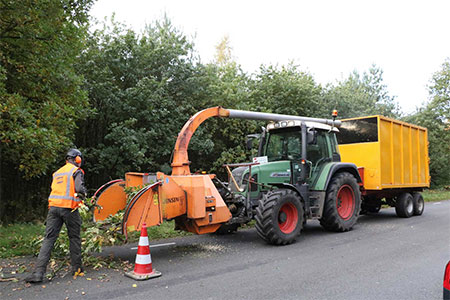 Versnipperaar met machinist huren voor boomverzorging en boomonderhoud